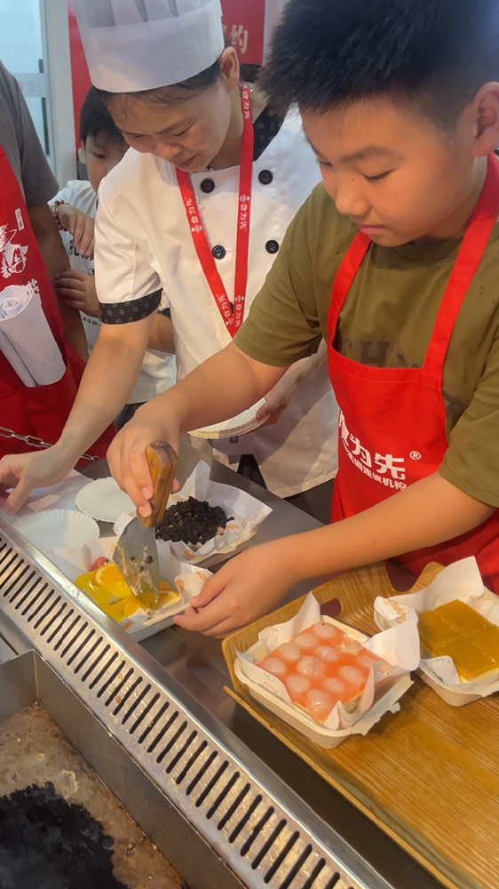 2026暑假别让孩子沉迷游戏了，来食为先厨艺少年班，学门手艺不香吗
