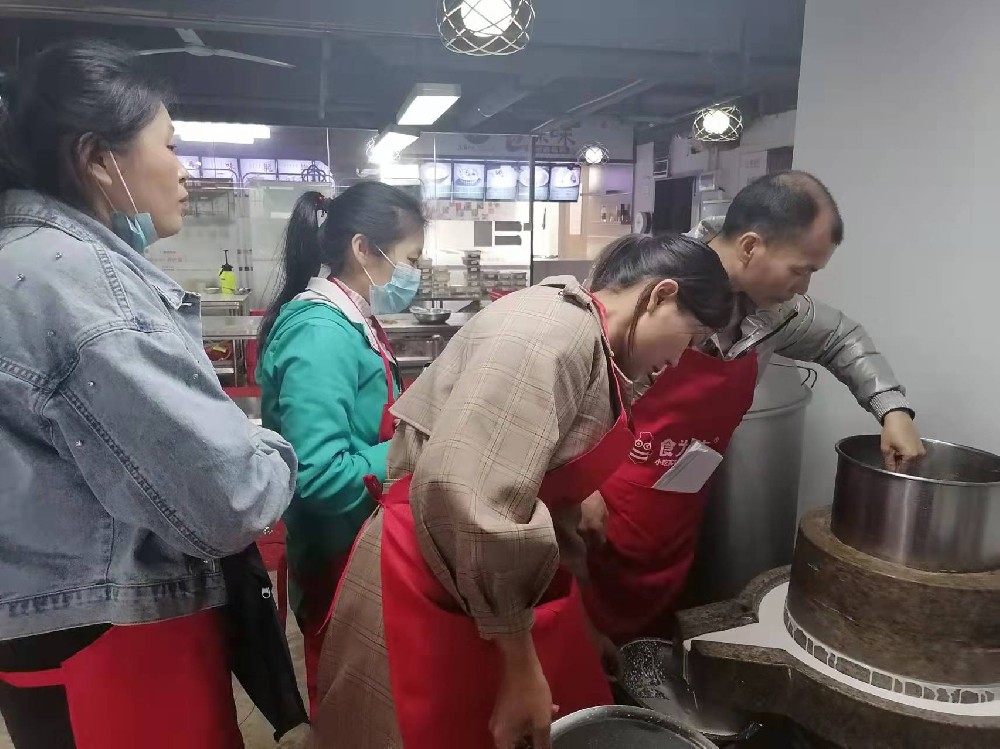 深圳肠粉技术培训哪家好？2026深圳学深圳肠粉技术培训推荐食为先