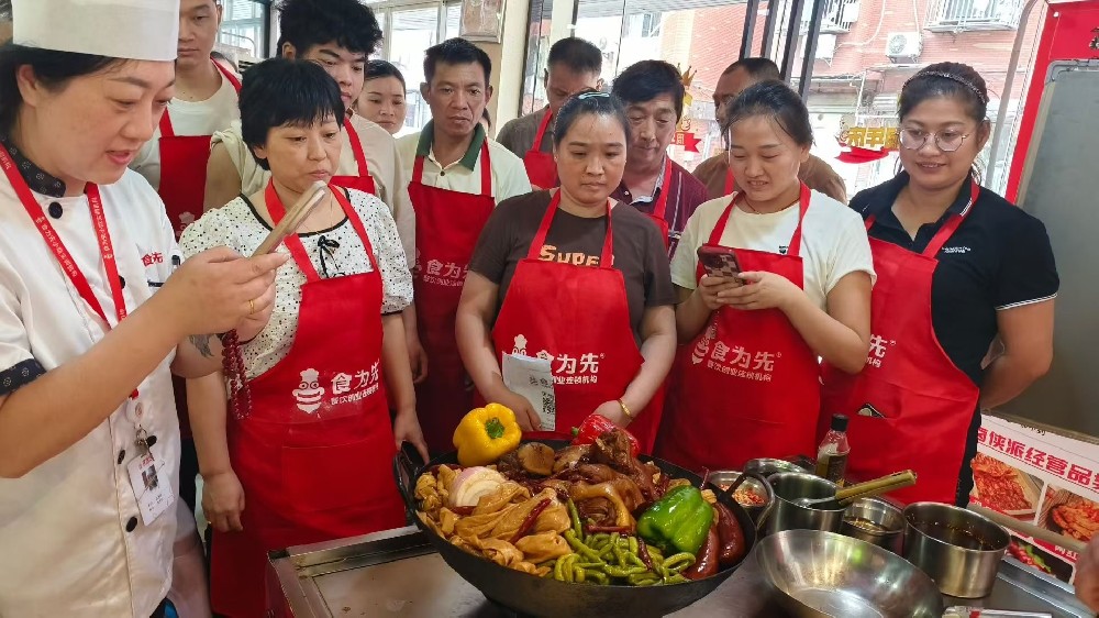 2026珠海去哪里学卤菜好？靠谱卤菜培训机构推荐食为先