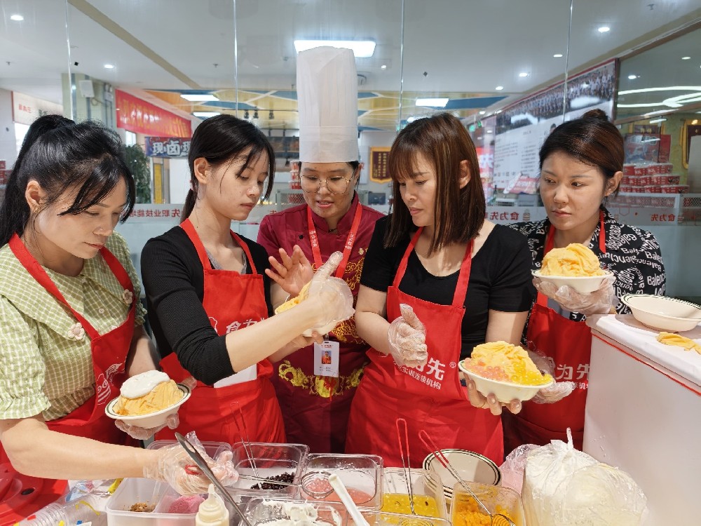 2026 全国学小吃培训哪家靠谱？避开加盟套路，认准正规小吃培训食为先