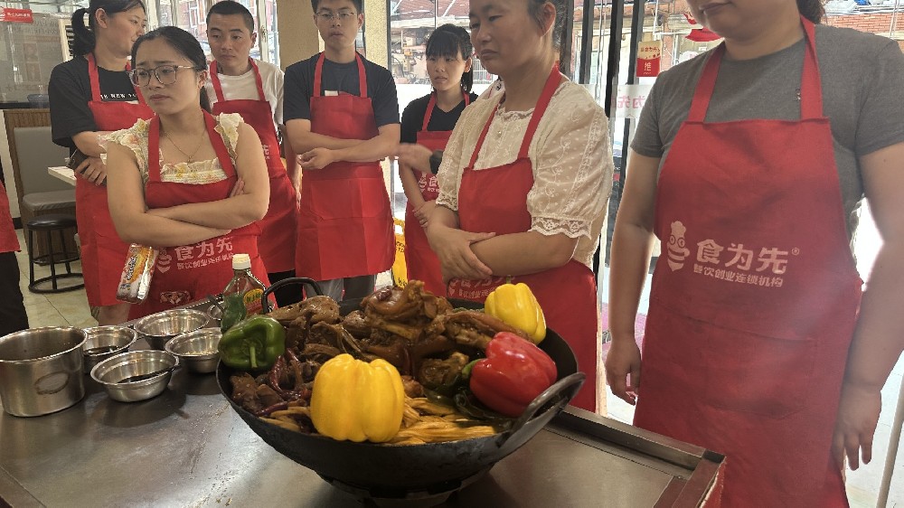 2026学卤菜去哪家机构好？商业卤菜技术分享，食为先小吃怎么样