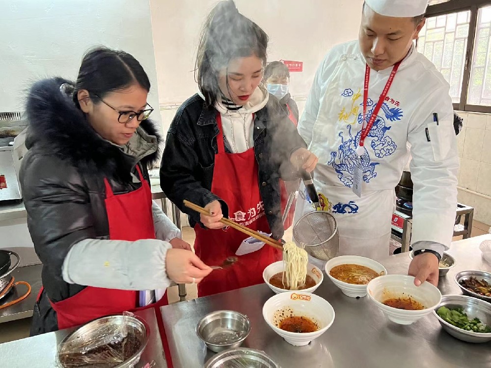 2026想做重庆小面可以去哪里学？重庆小面技术分享、去食为先学重庆小面怎么样