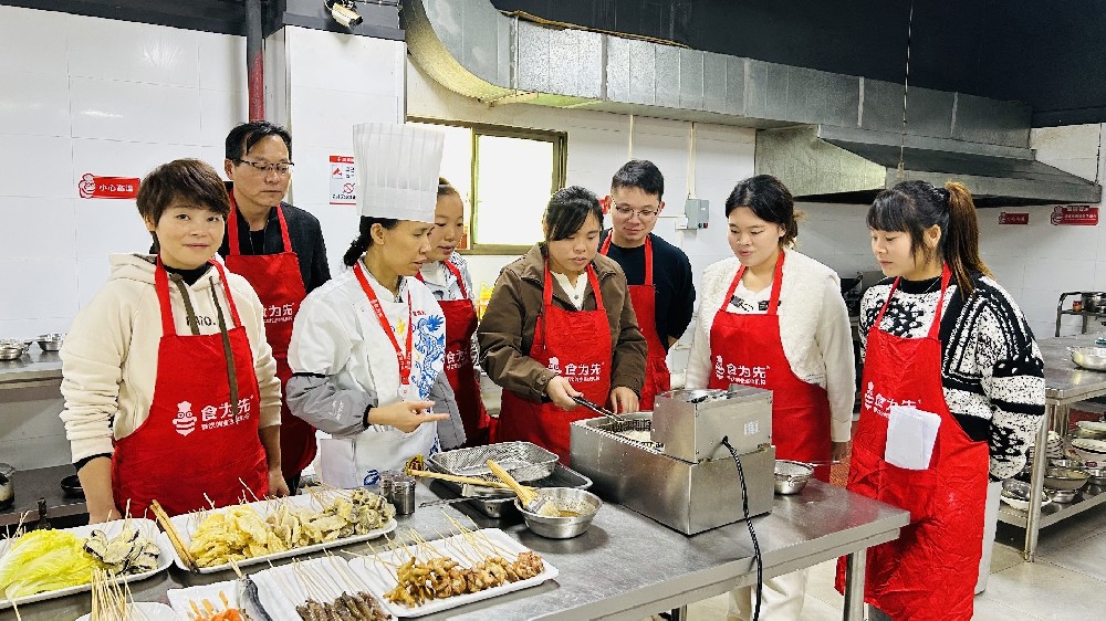 2026 长沙学油炸串串技术去哪里好？学油炸串串一定到食为先学